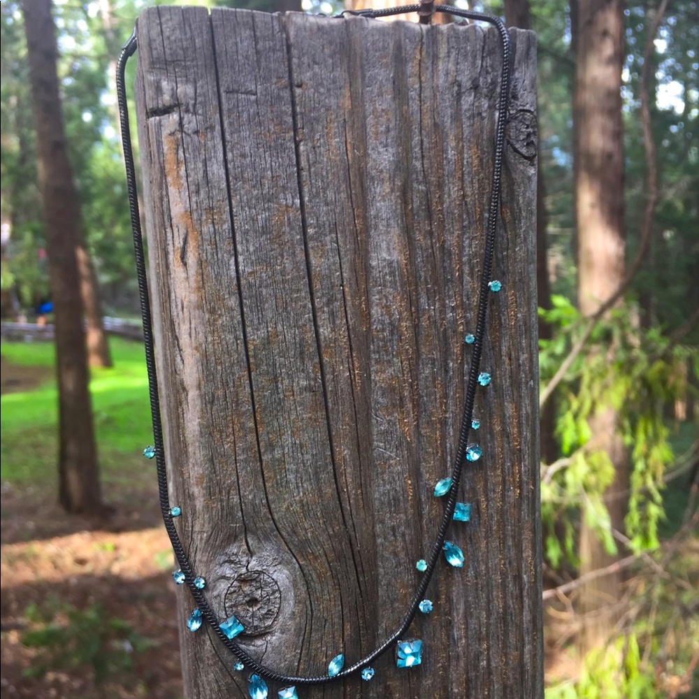 Shades of blue bundle necklaces and earrings - Picture 5 of 10